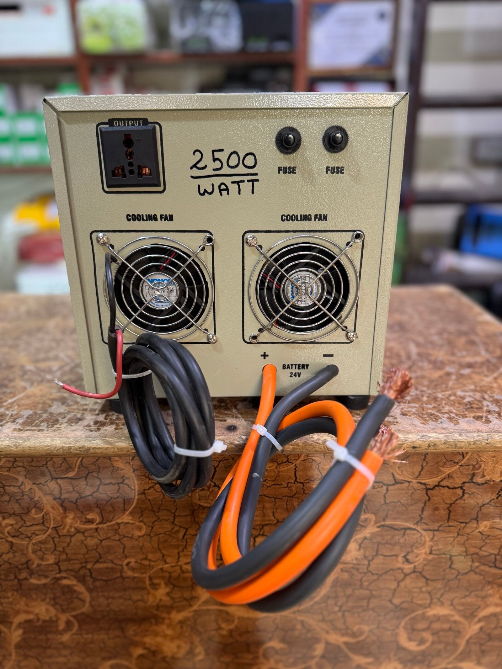 Pure Sine Wave UPS 2.5Kw 24v - Image 3